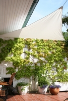 Voile triangulaire sur terrasse